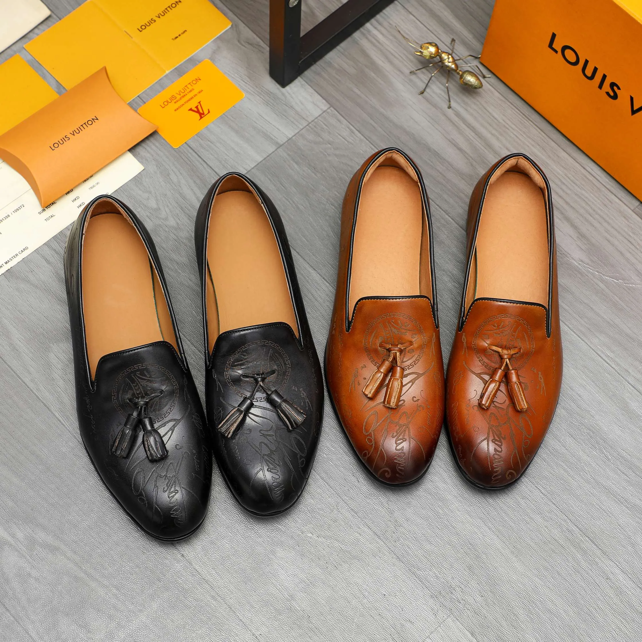 Men's shoes 💰520 Product trademark: LV "Louis Vuitton" business slip-on leather shoes Regular size: 37-46 Product material: Selected color-burned cowhide upper, pigskin lining, rubber outsole
